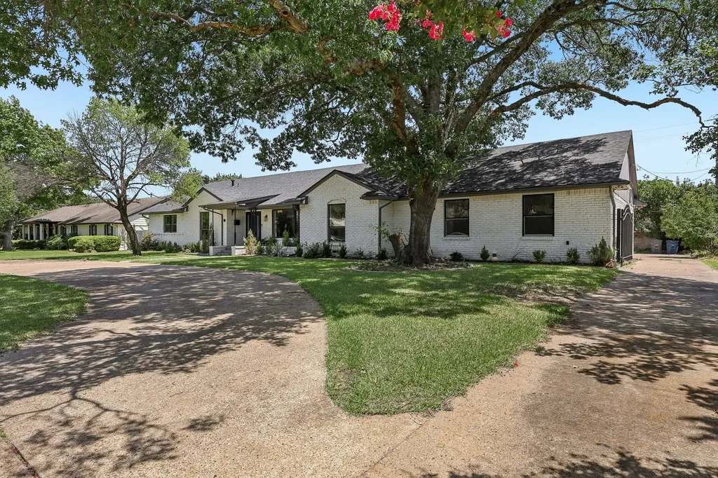 4326 Mendenhall Drive Dallas TX 75244