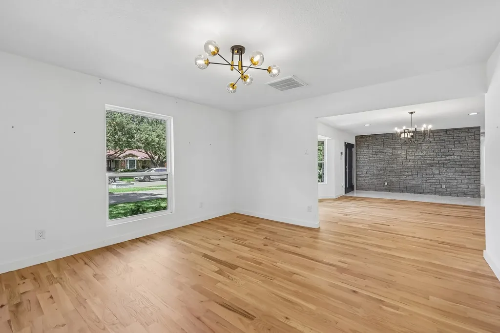 4326 Mendenhall Drive Dallas TX 75244