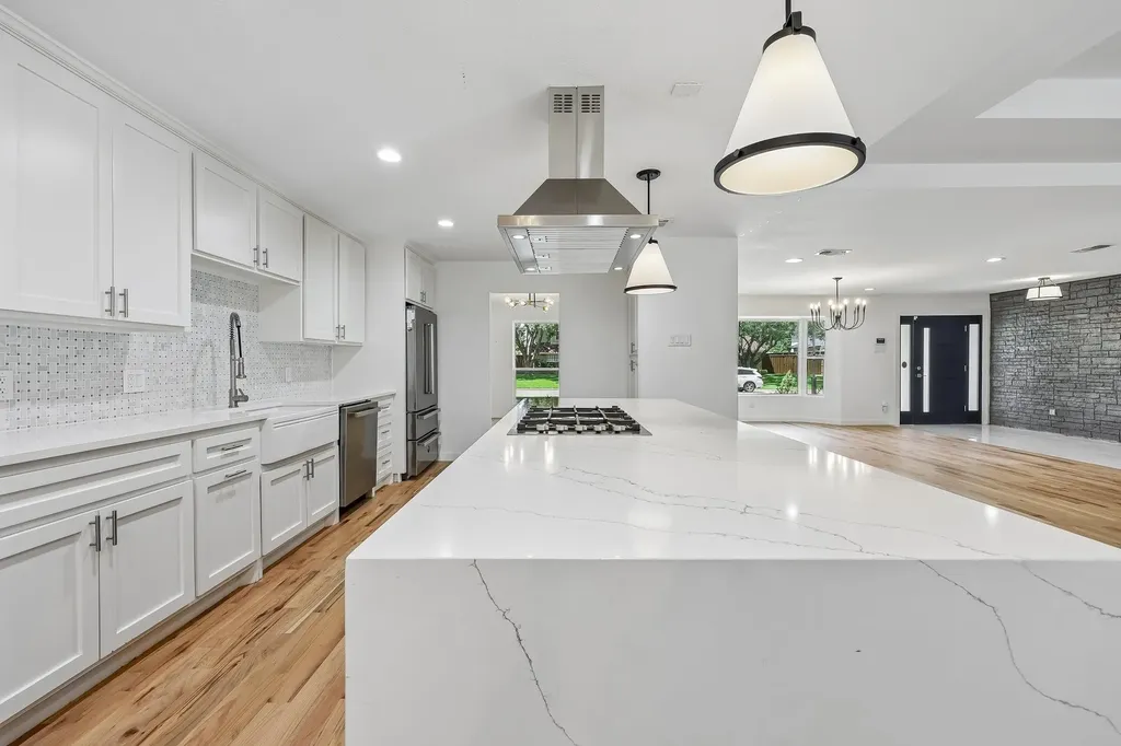 4326 Mendenhall Drive Dallas TX 75244