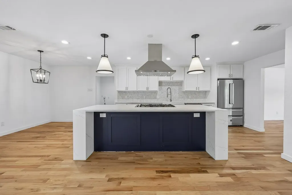 4326 Mendenhall Drive Dallas TX 75244