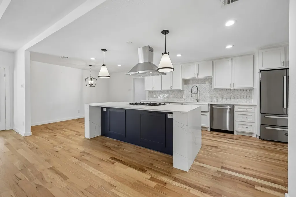4326 Mendenhall Drive Dallas TX 75244