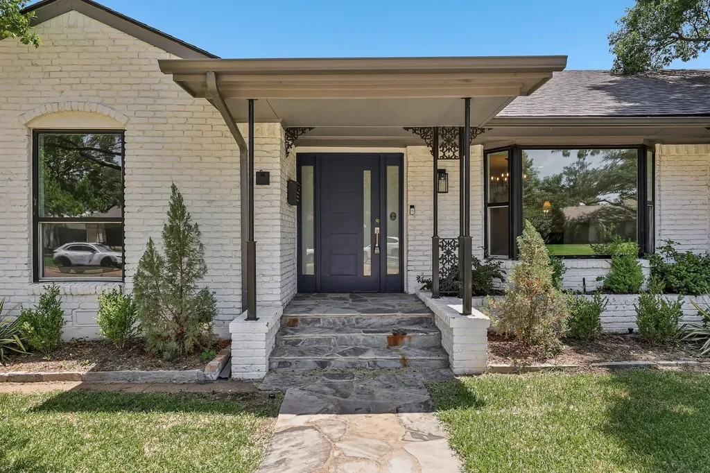 4326 Mendenhall Drive Dallas TX 75244