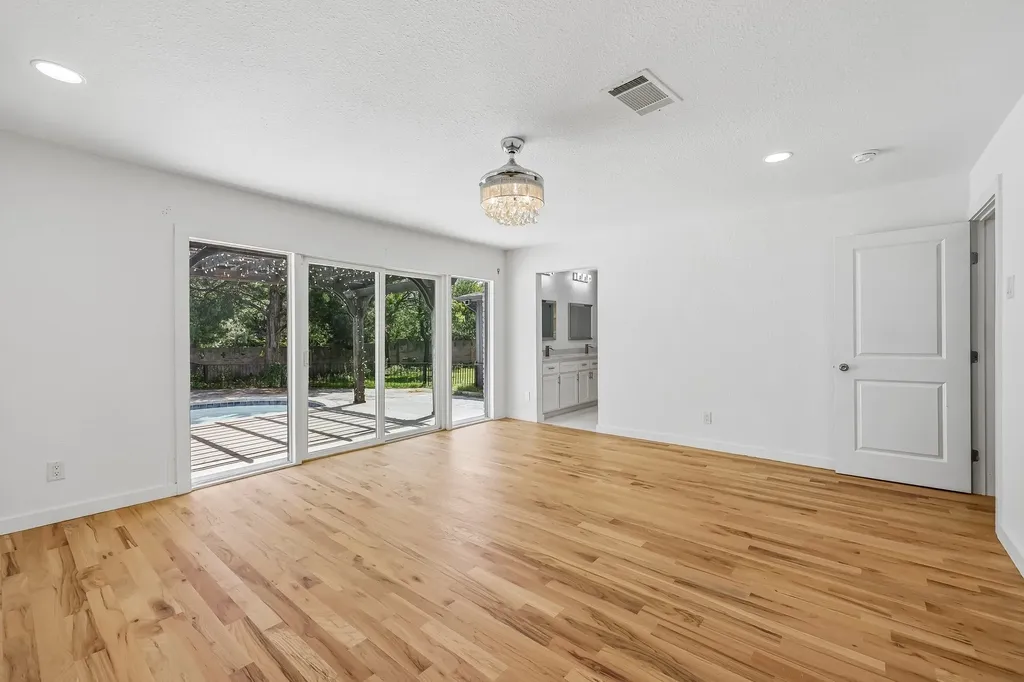 4326 Mendenhall Drive Dallas TX 75244