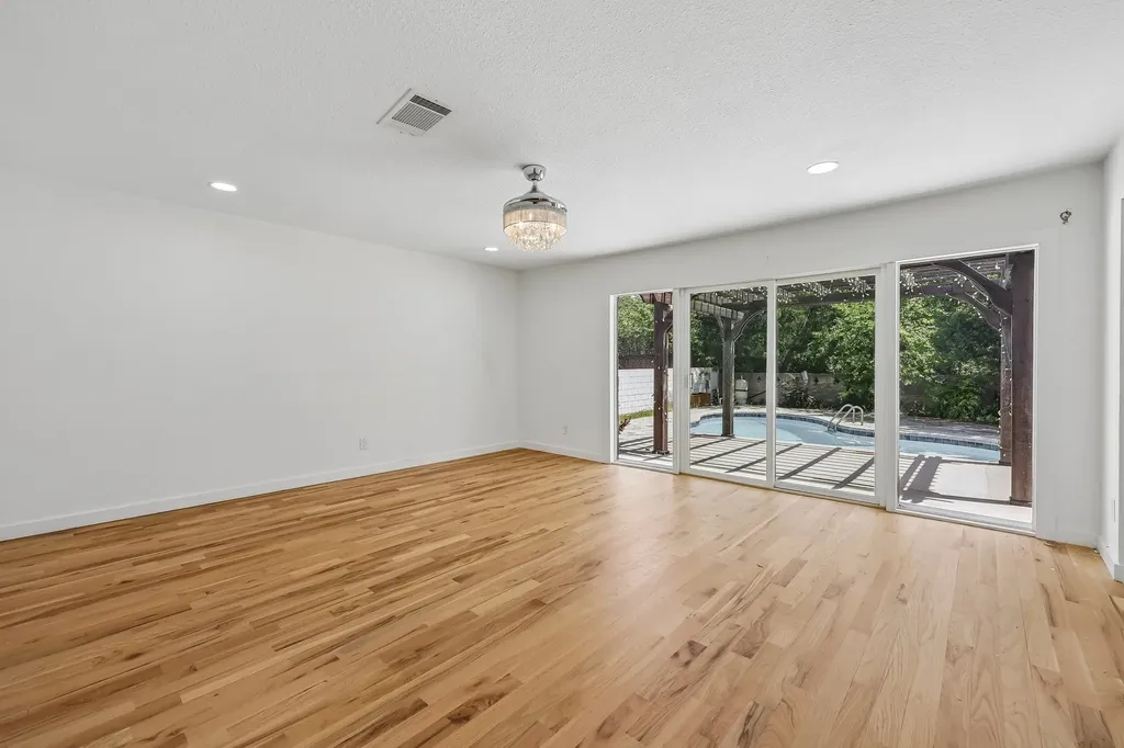 4326 Mendenhall Drive Dallas TX 75244