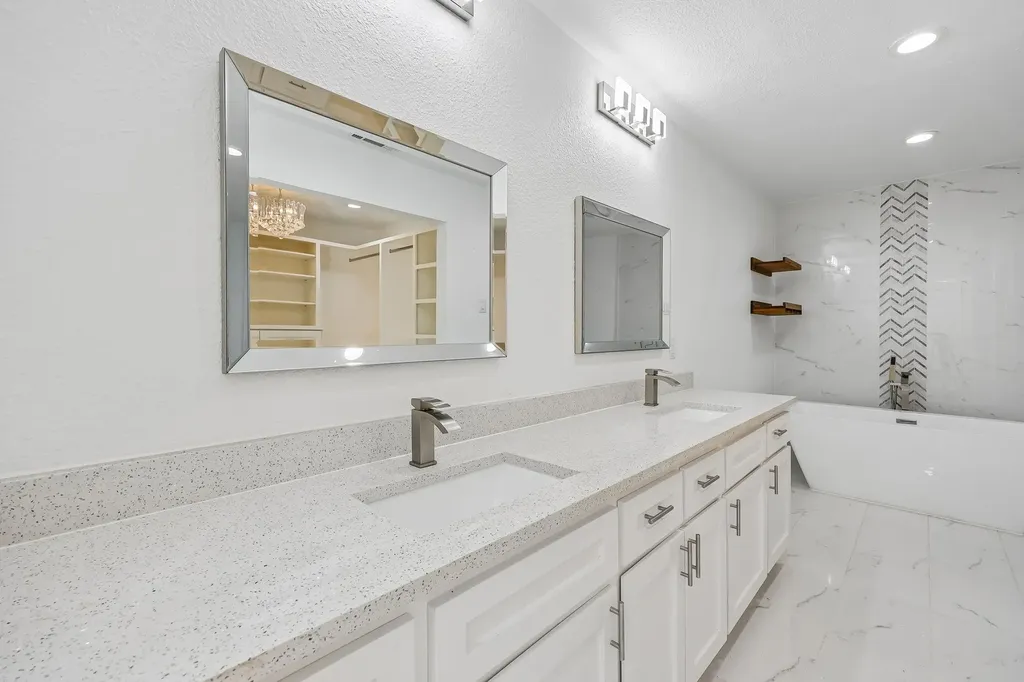 4326 Mendenhall Drive Dallas TX 75244