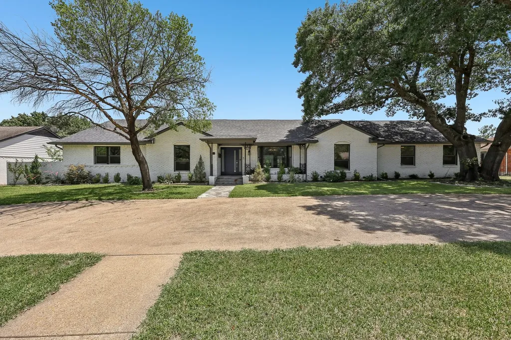 4326 Mendenhall Drive Dallas TX 75244