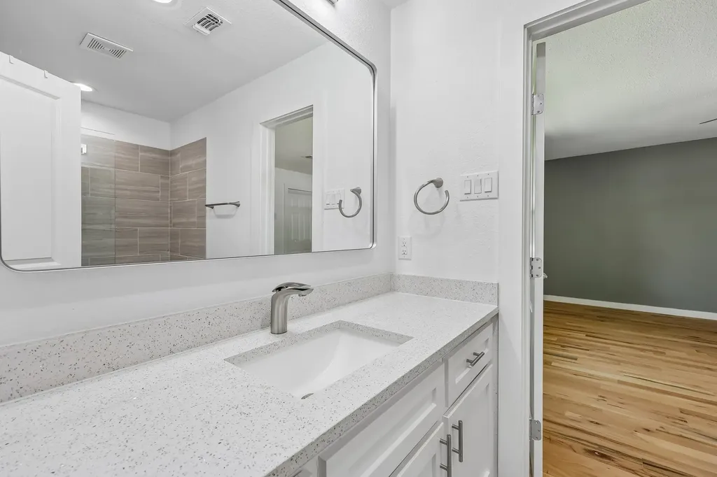 4326 Mendenhall Drive Dallas TX 75244