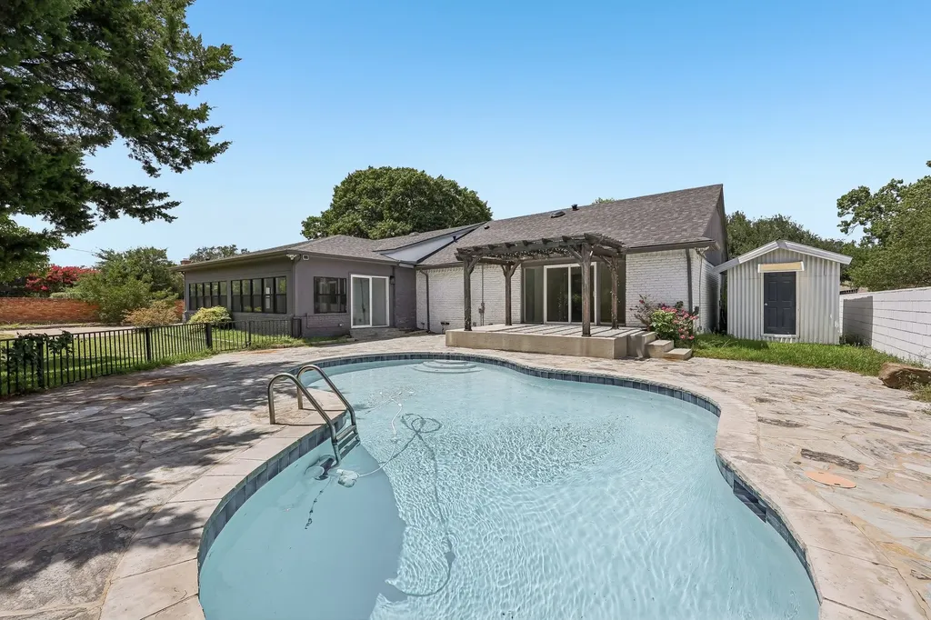4326 Mendenhall Drive Dallas TX 75244