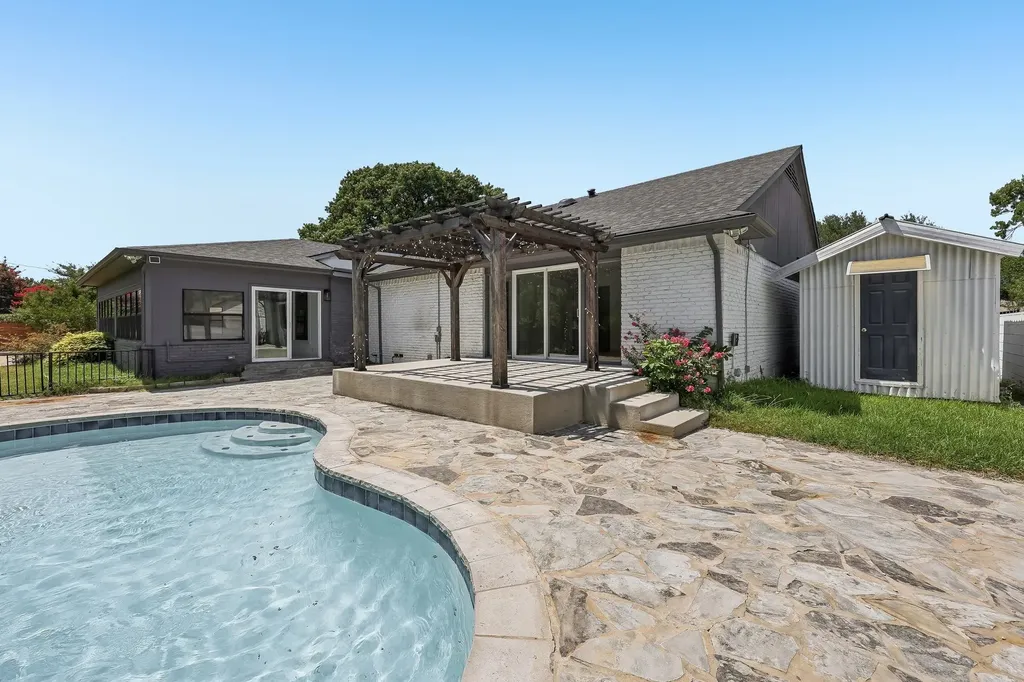 4326 Mendenhall Drive Dallas TX 75244