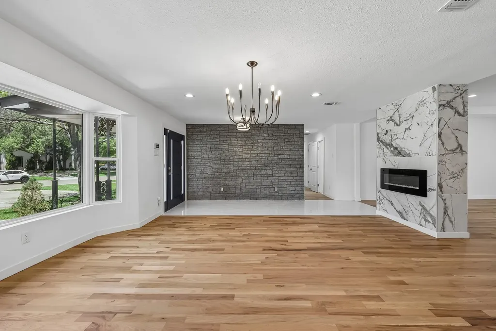 4326 Mendenhall Drive Dallas TX 75244
