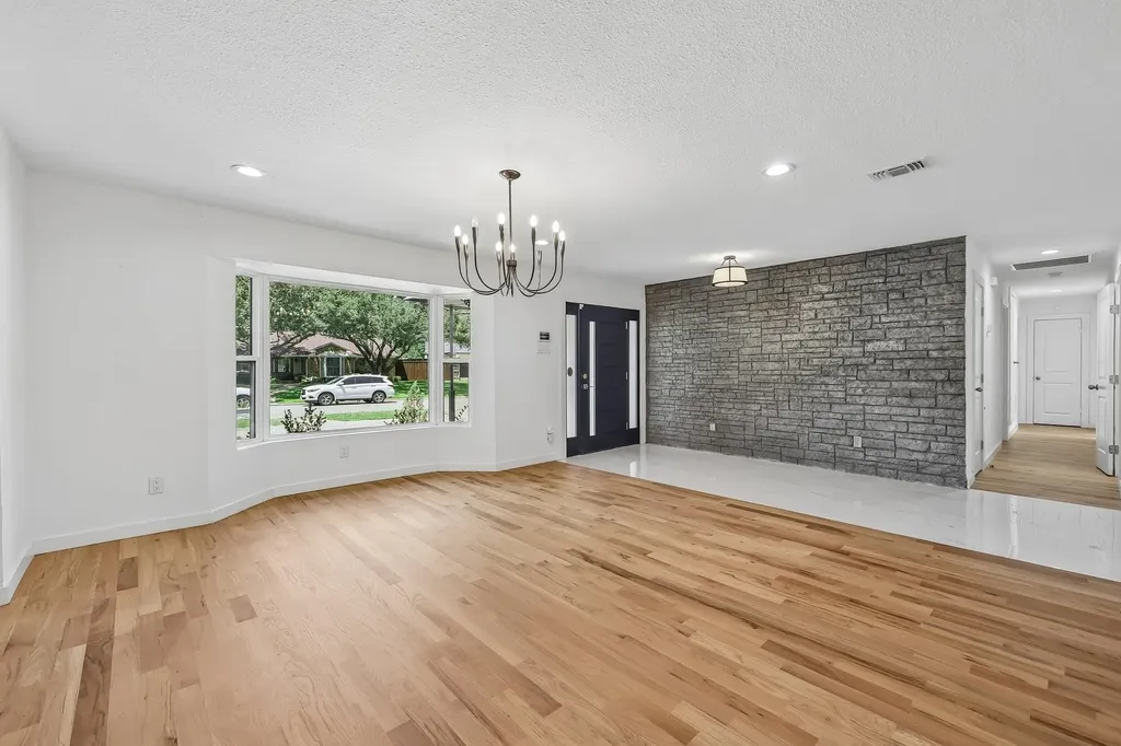 4326 Mendenhall Drive Dallas TX 75244