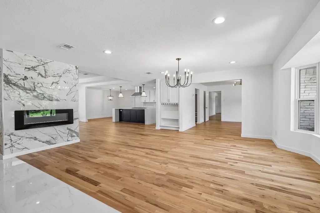 4326 Mendenhall Drive Dallas TX 75244