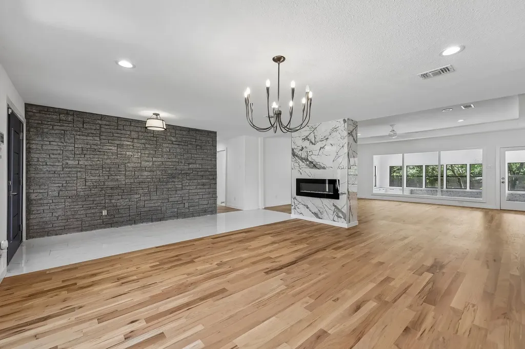 4326 Mendenhall Drive Dallas TX 75244