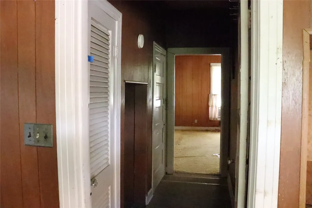 300 E Grand Avenue Comanche TX 76442