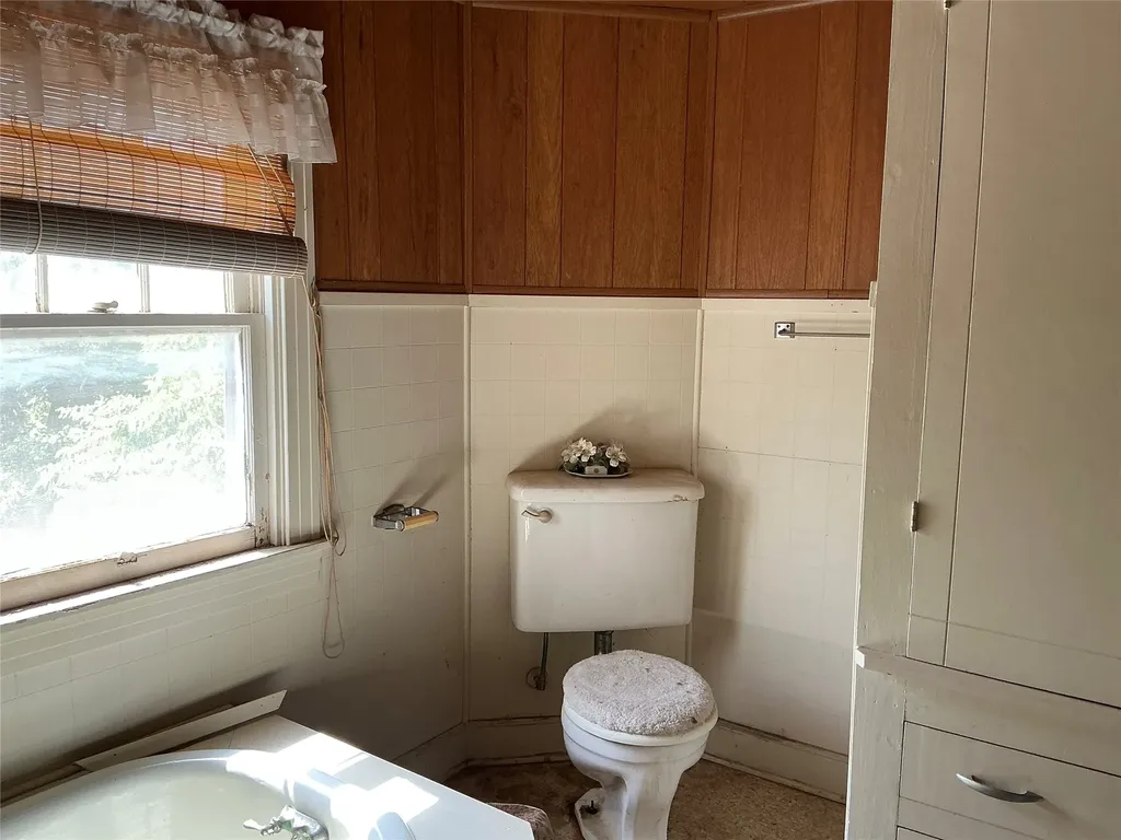 300 E Grand Avenue Comanche TX 76442