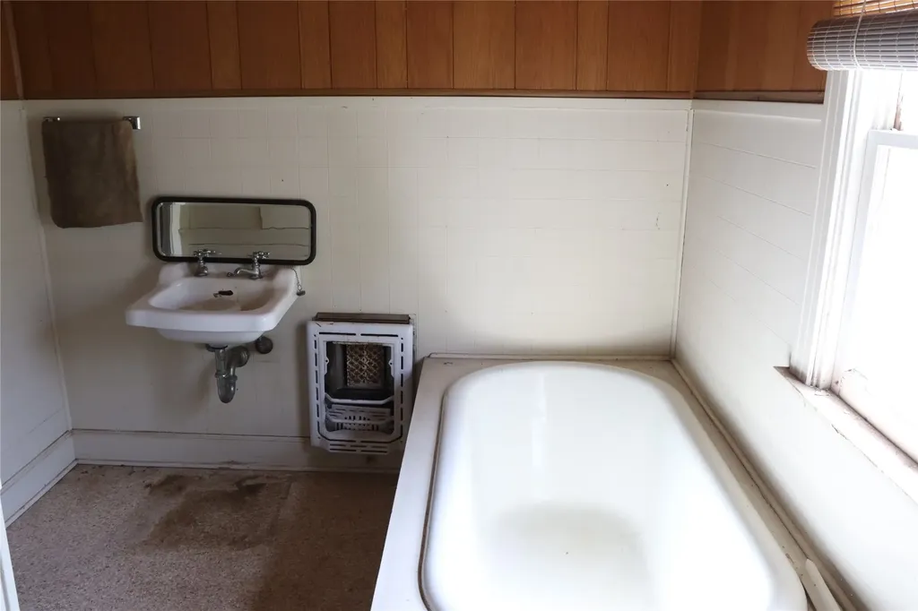 300 E Grand Avenue Comanche TX 76442