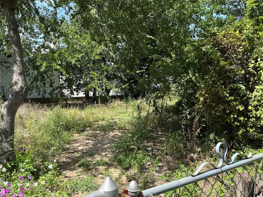 300 E Grand Avenue Comanche TX 76442