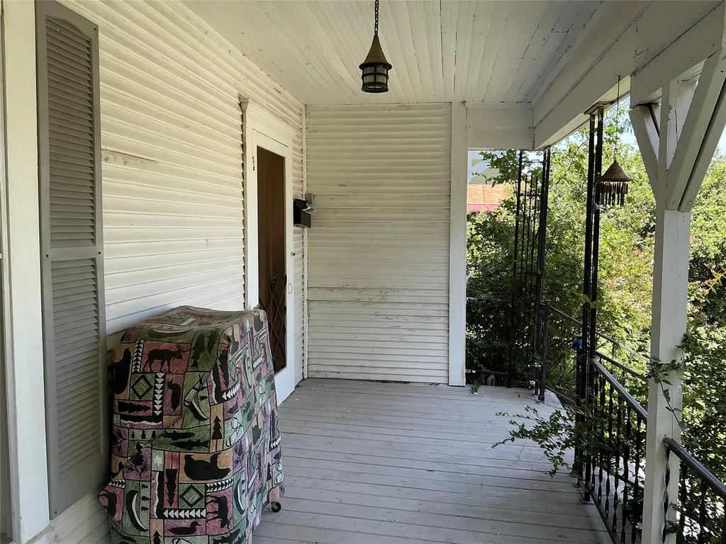 300 E Grand Avenue Comanche TX 76442