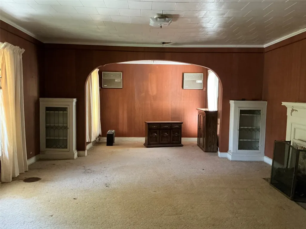 300 E Grand Avenue Comanche TX 76442