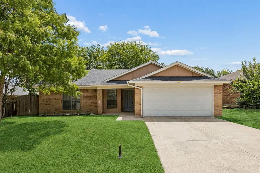 825 Bristol Avenue Saginaw TX 76179