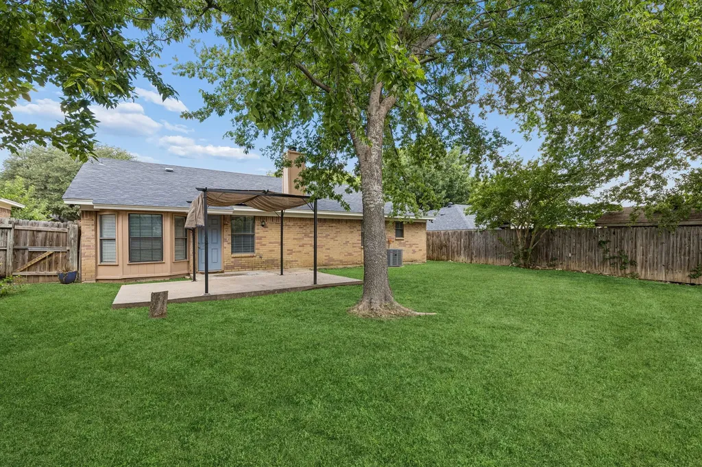 825 Bristol Avenue Saginaw TX 76179