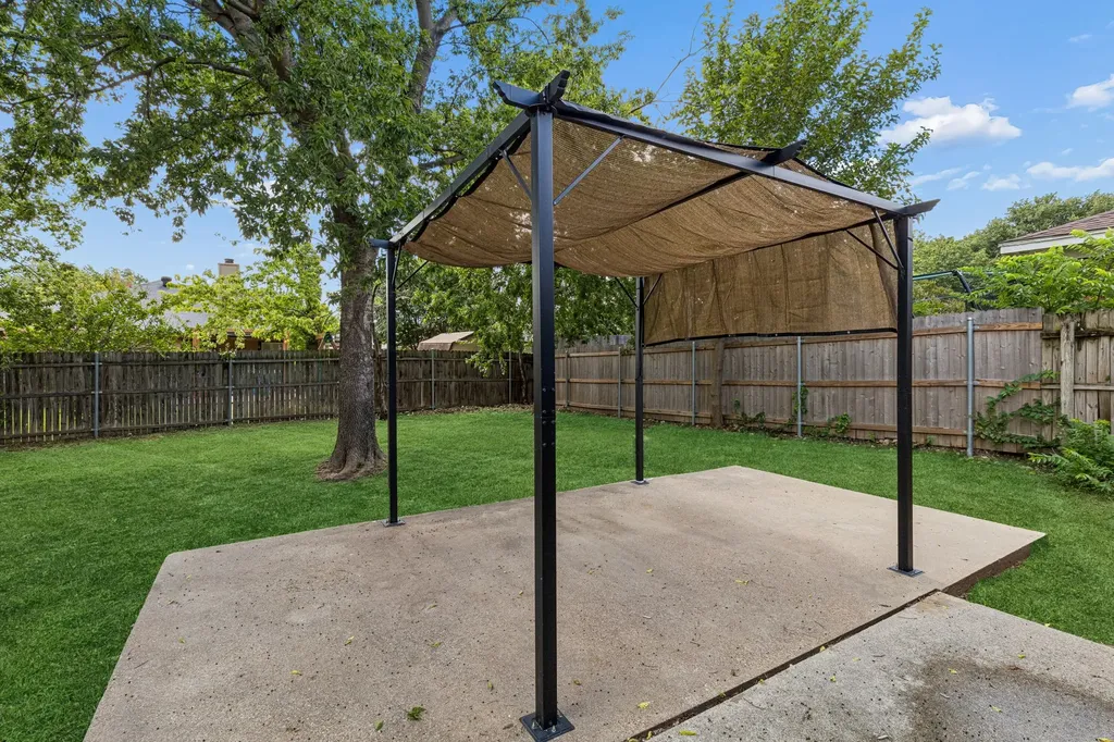 825 Bristol Avenue Saginaw TX 76179