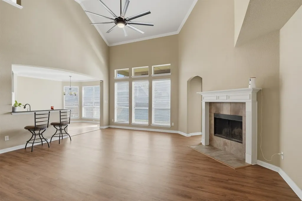 328 Tioga Street Burleson TX 76028