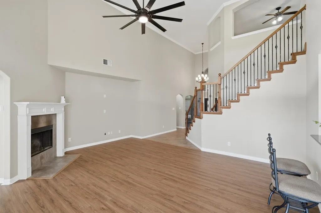 328 Tioga Street Burleson TX 76028