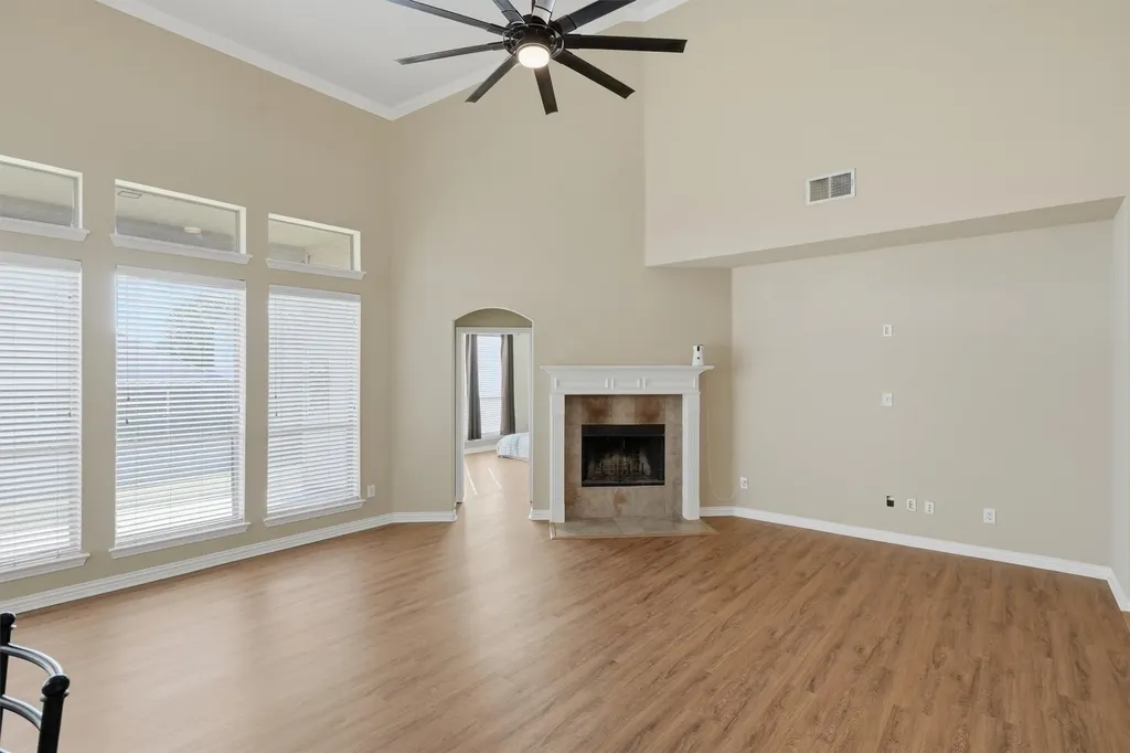 328 Tioga Street Burleson TX 76028