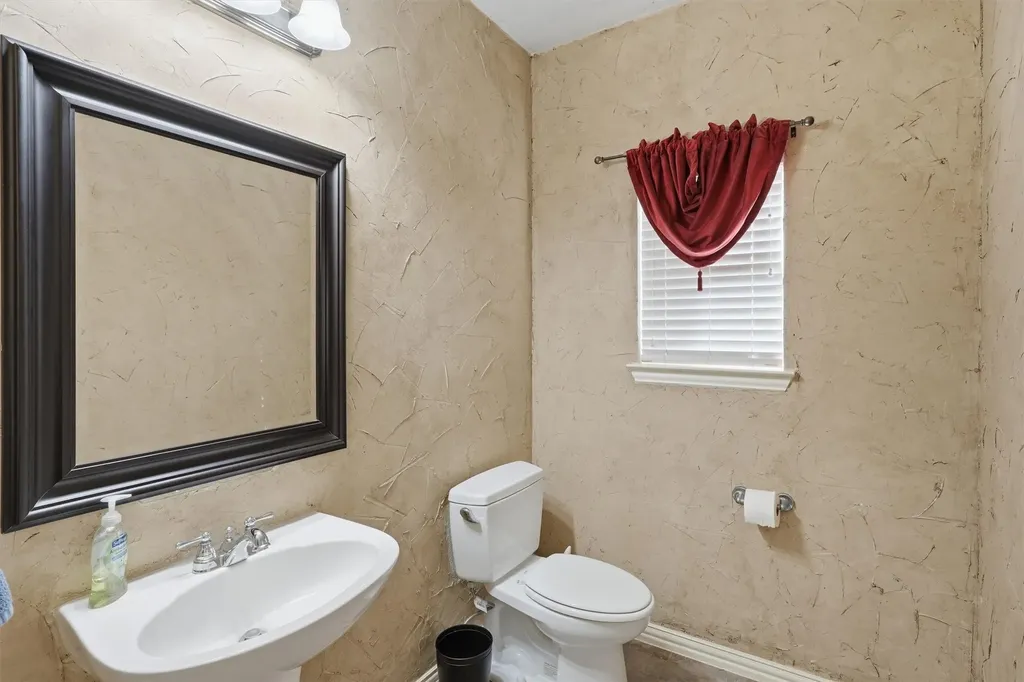 328 Tioga Street Burleson TX 76028