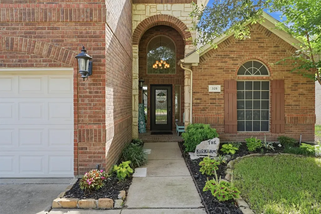 328 Tioga Street Burleson TX 76028