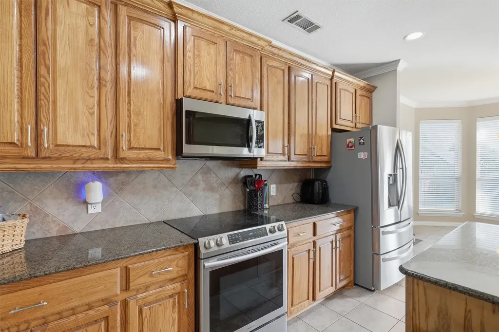 328 Tioga Street Burleson TX 76028
