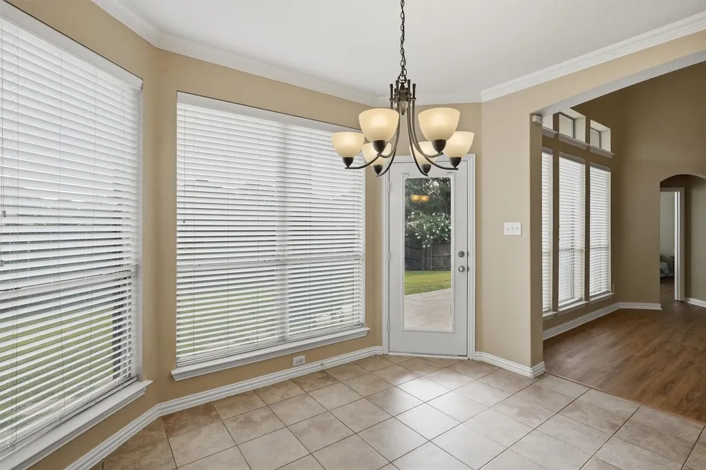328 Tioga Street Burleson TX 76028