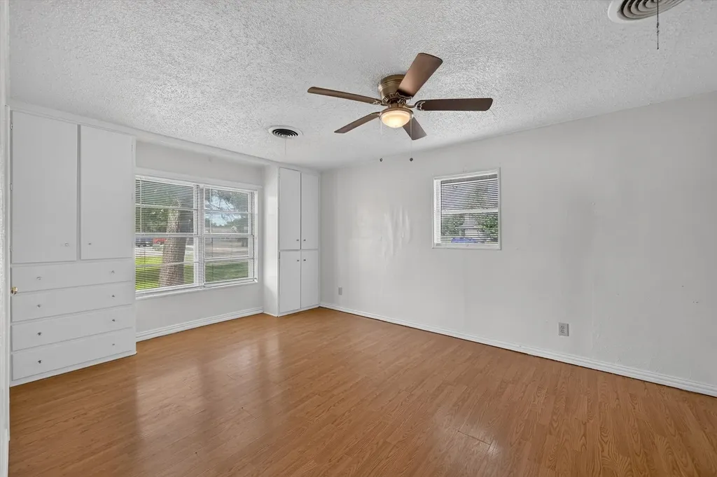 620 W Main Street Crowley TX 76036