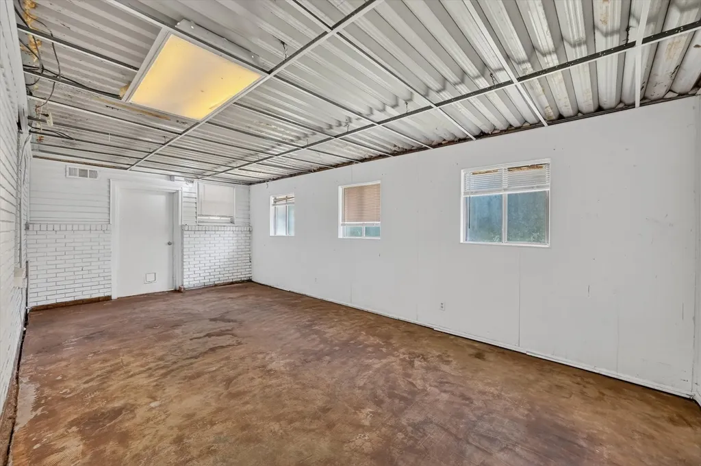 620 W Main Street Crowley TX 76036