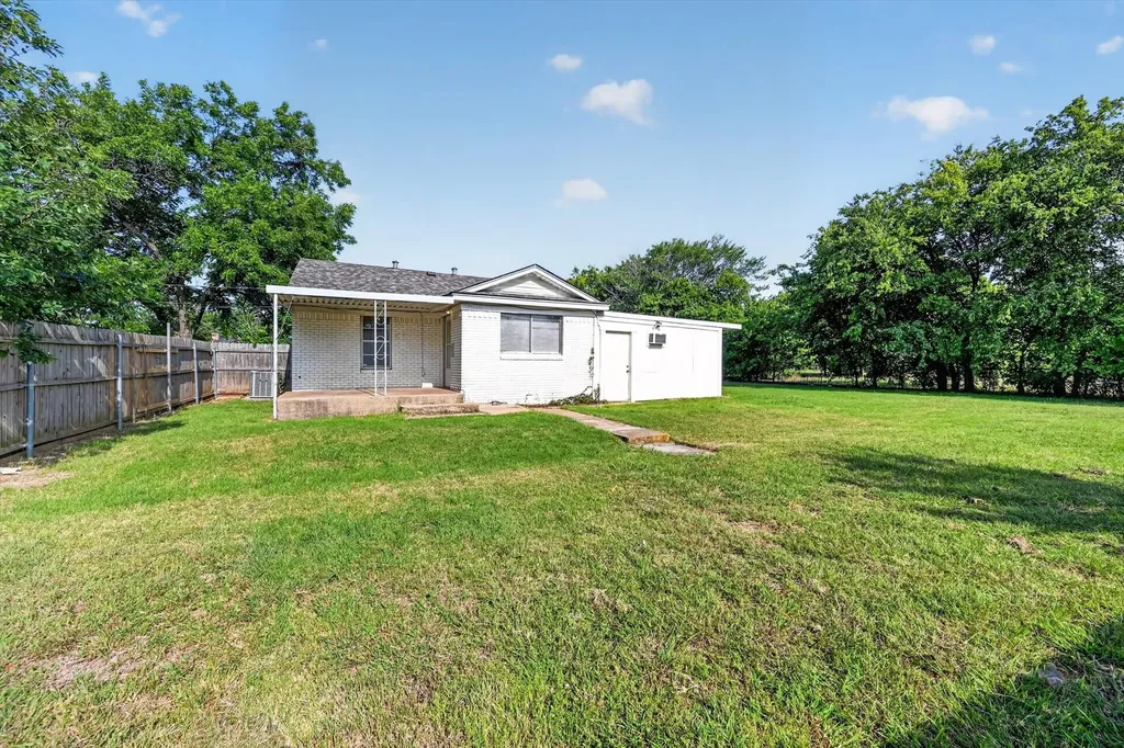 620 W Main Street Crowley TX 76036
