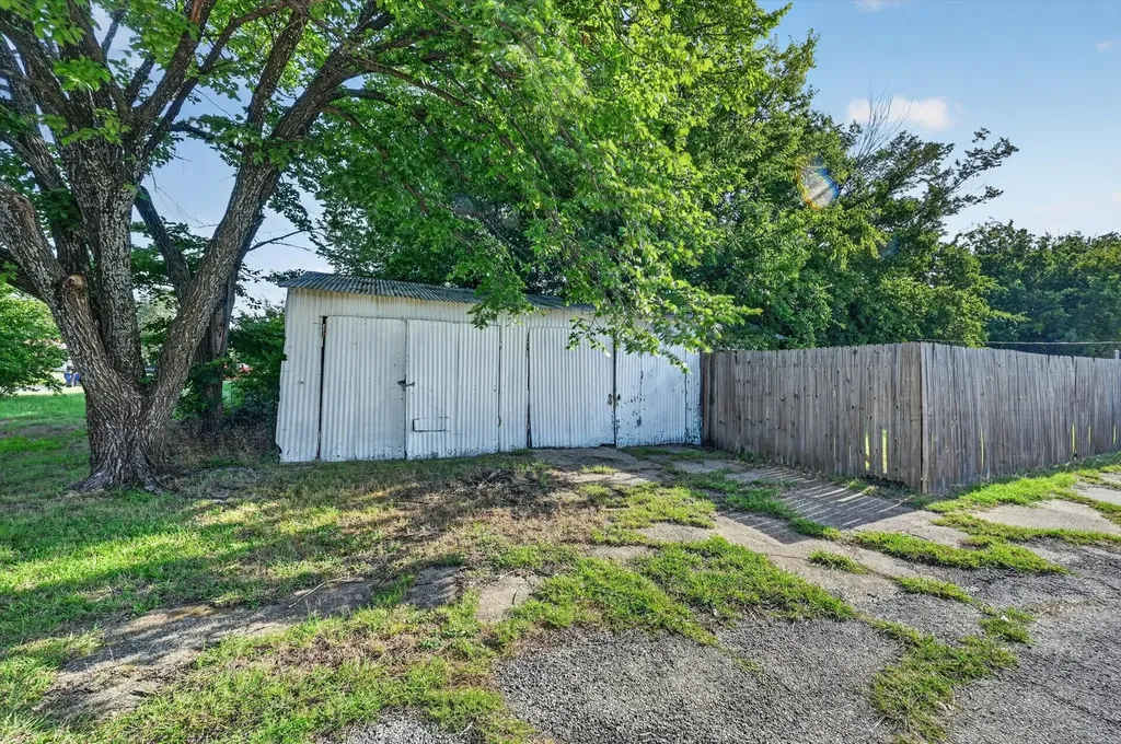 620 W Main Street Crowley TX 76036