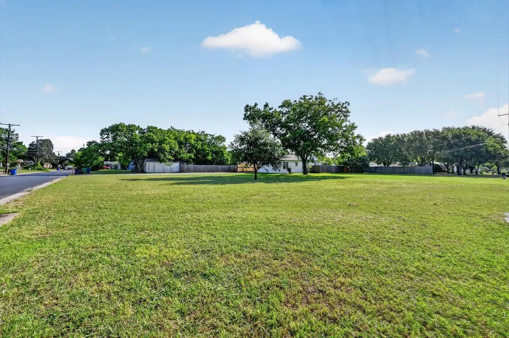 620 W Main Street Crowley TX 76036