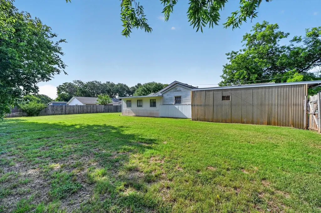 620 W Main Street Crowley TX 76036