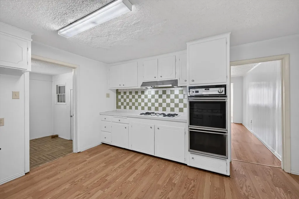 620 W Main Street Crowley TX 76036