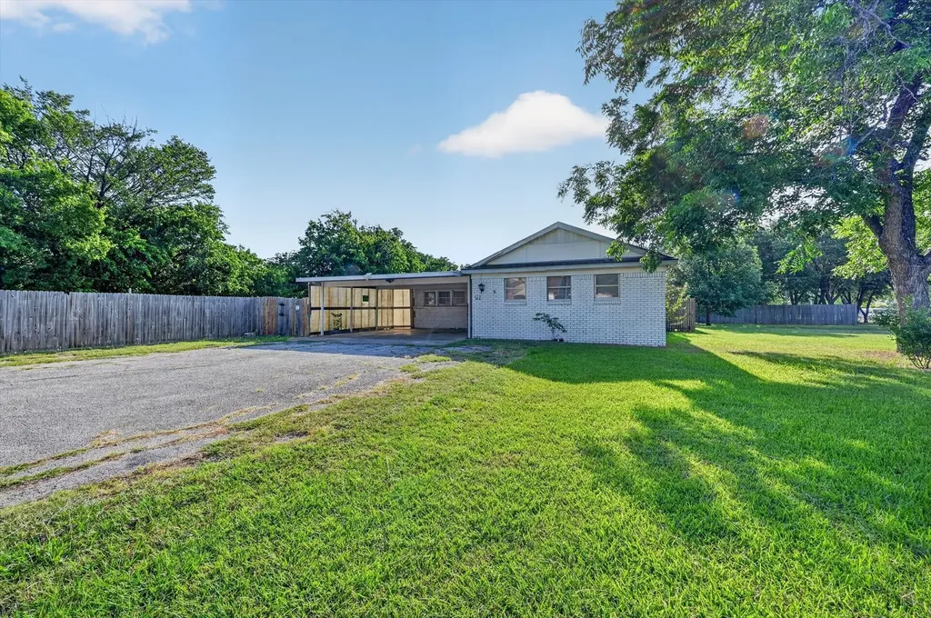 620 W Main Street Crowley TX 76036