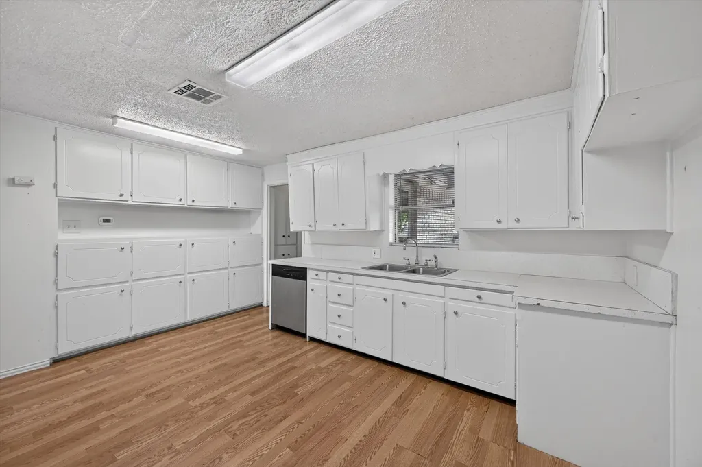 620 W Main Street Crowley TX 76036