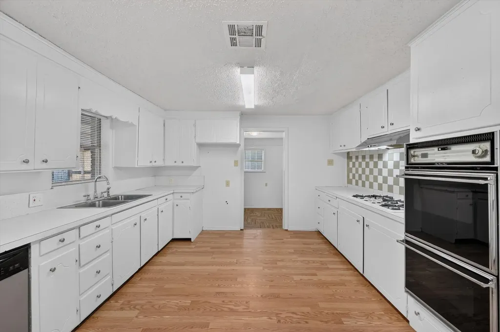 620 W Main Street Crowley TX 76036
