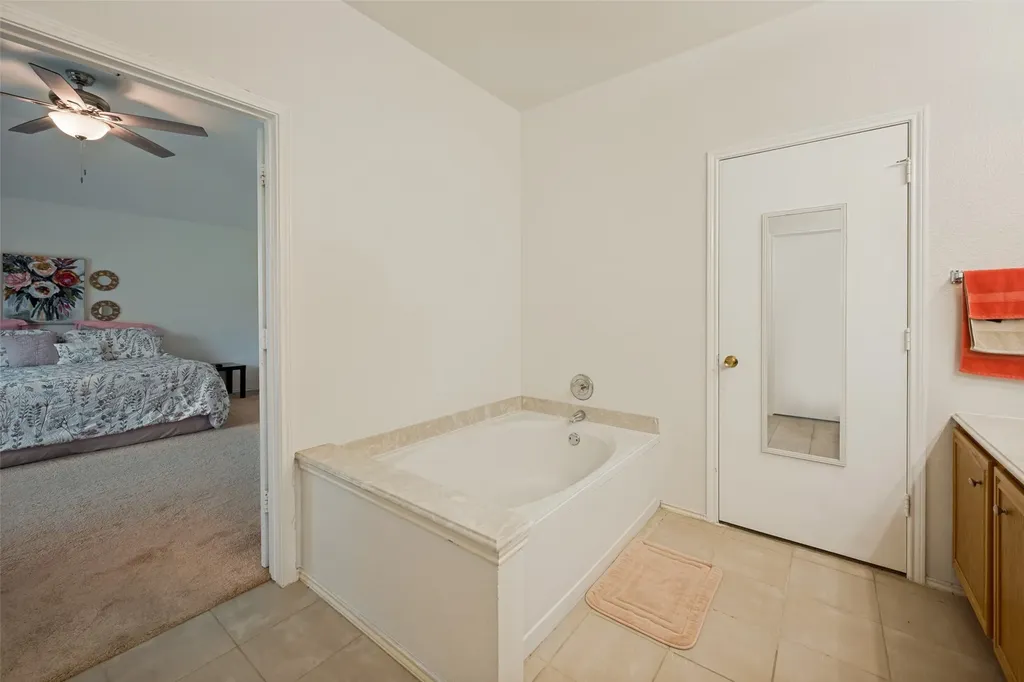 820 Wyndham Place Arlington TX 76017
