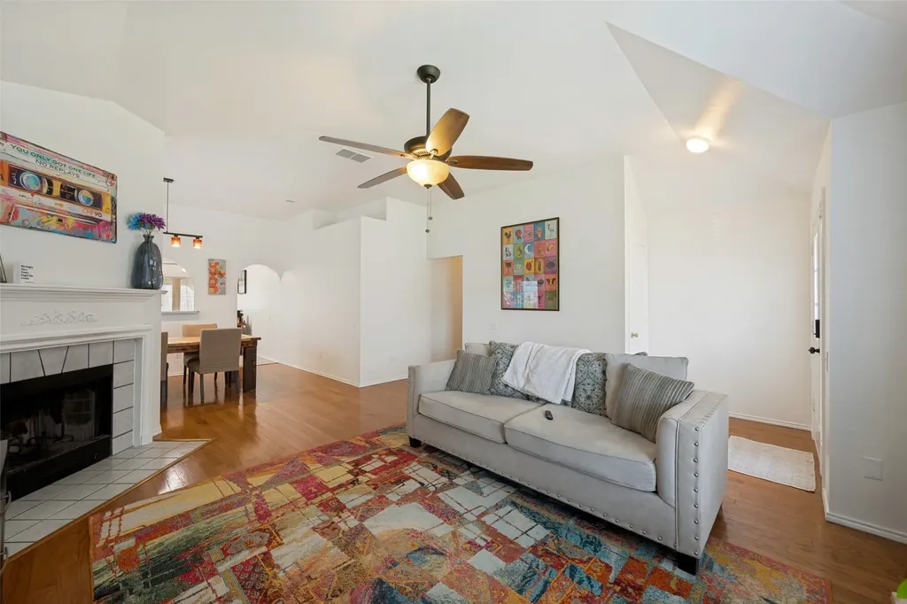 820 Wyndham Place Arlington TX 76017