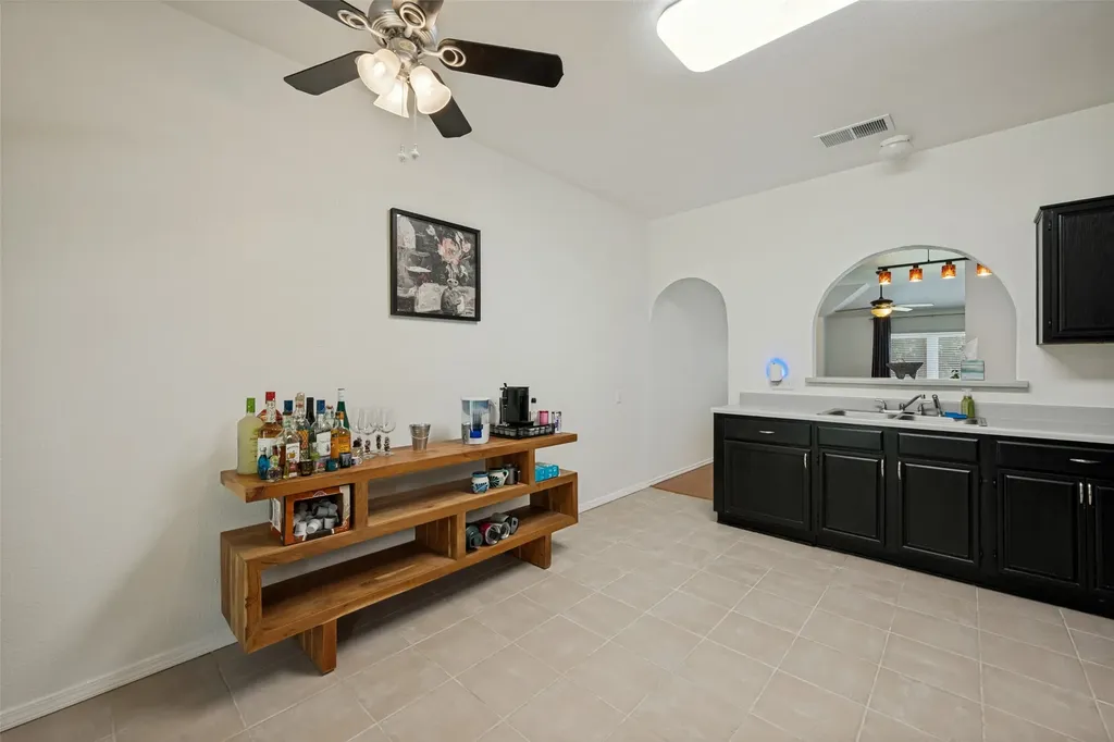 820 Wyndham Place Arlington TX 76017