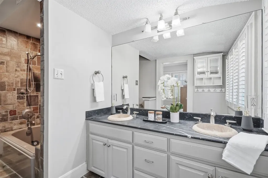 5606 Mercedes Avenue Dallas TX 75206