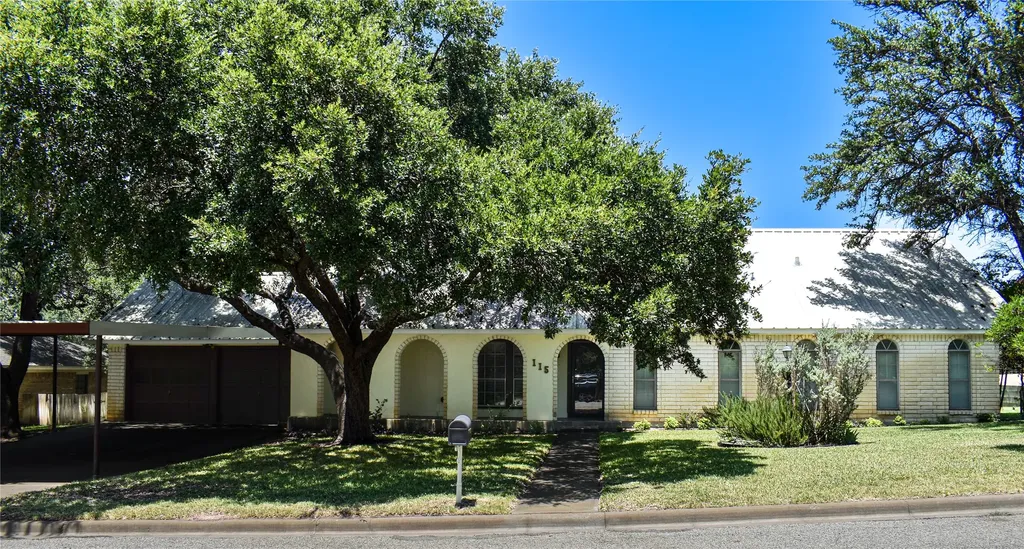 115 Parkview Brady TX 76825