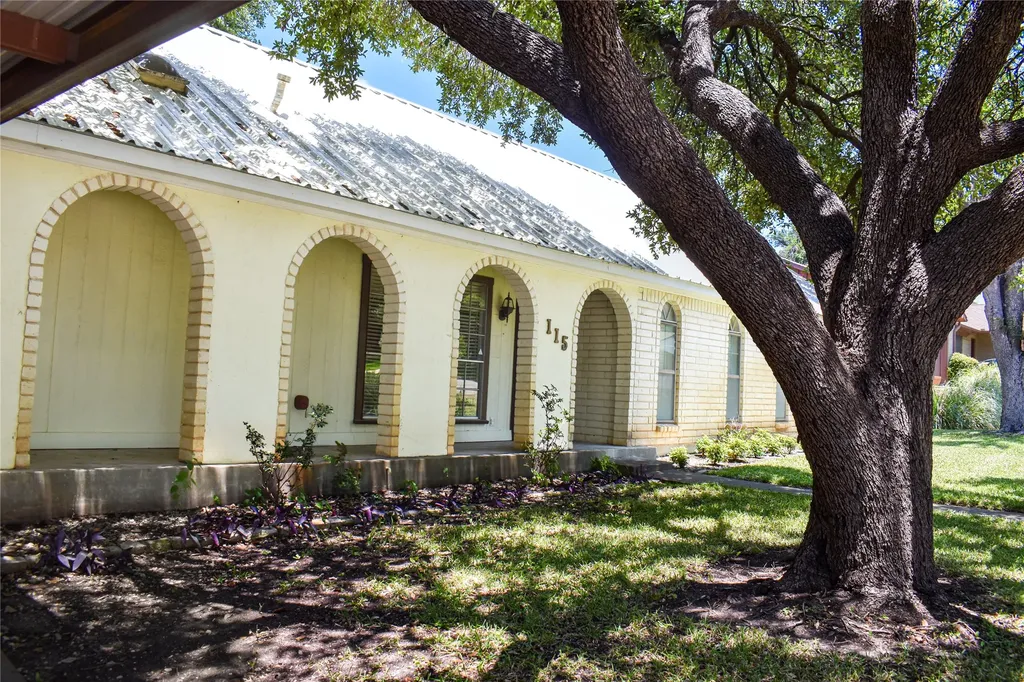 115 Parkview Brady TX 76825