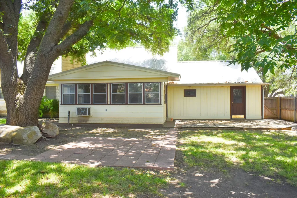 115 Parkview Brady TX 76825